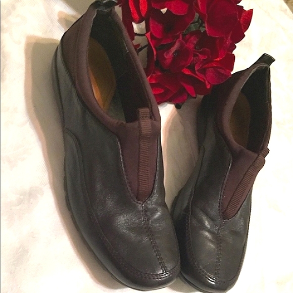 Easy Spirit Chocolate Brown Leather Slip-On (8.5) - Picture 3 of 7